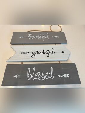 3 Wooden Hanging Colorful Home Sayings  - Pictures (Crème & Grey)